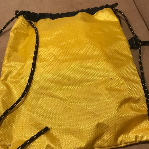 B- Backpack by ConnectionsTM Cool Gear, - Picture 11 of 11